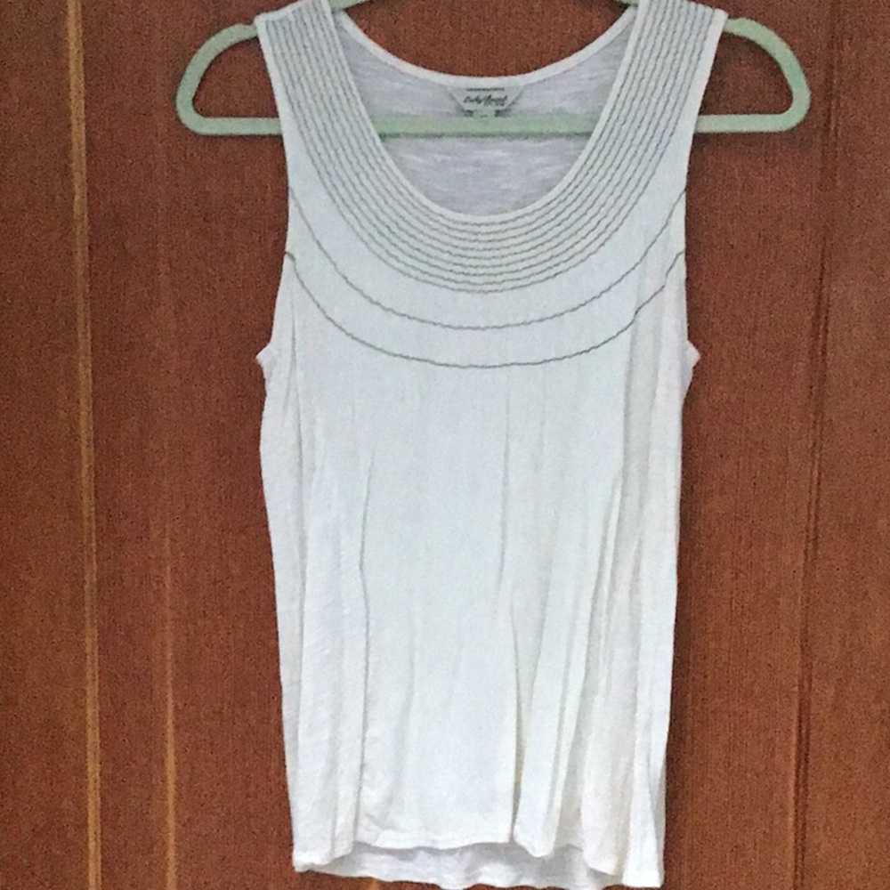 Lucky Brand Cream and Gold Embroidered Tank Top Size M.